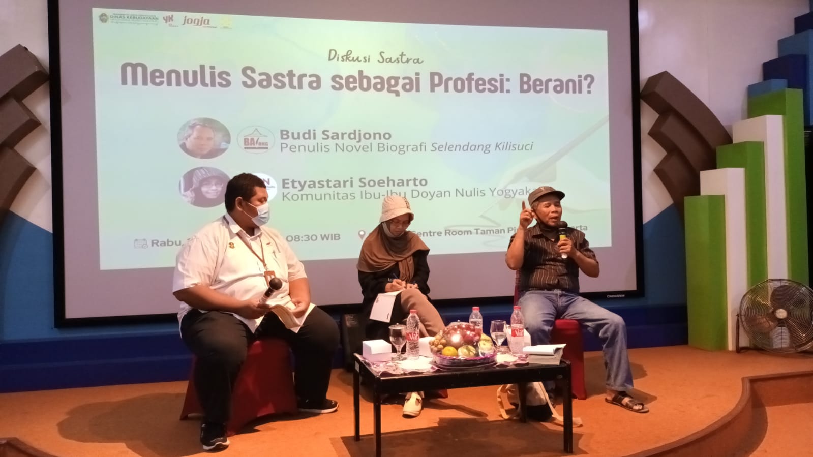 Diskusi Sastra Hangatkan Yogyakarta Sebagai Kota Sastra